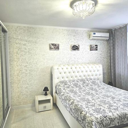 Black And White Apartment Кишинев Екстериор снимка