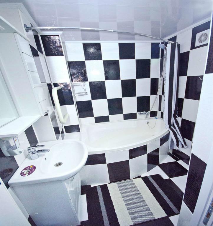 Black And White Apartment Кишинев Екстериор снимка